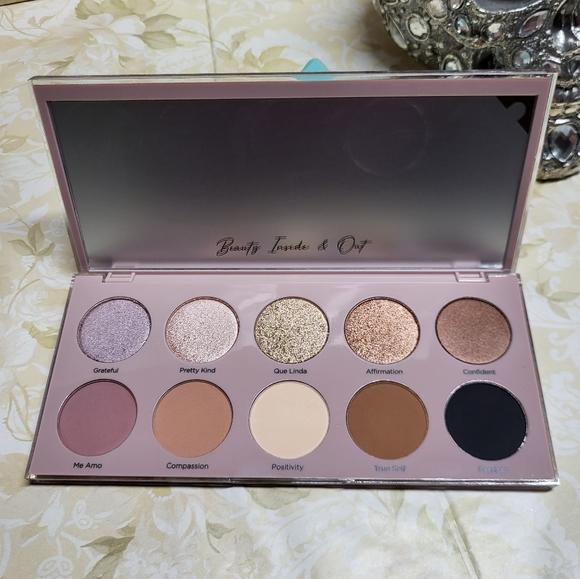 Dominque Essential Palette, NIB - Picture 5 of 13
